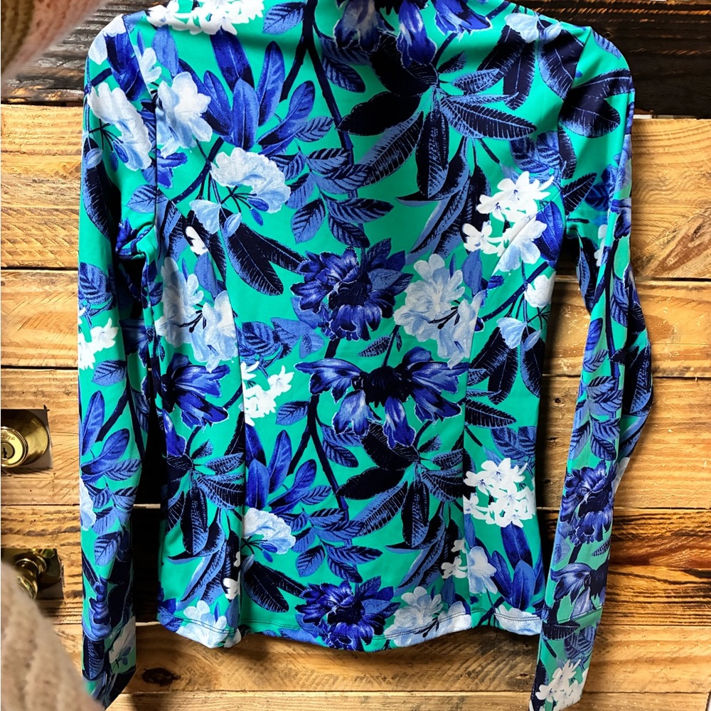 Tommy Bahama Blue and Green Activewear Top - Picture 4 of 4